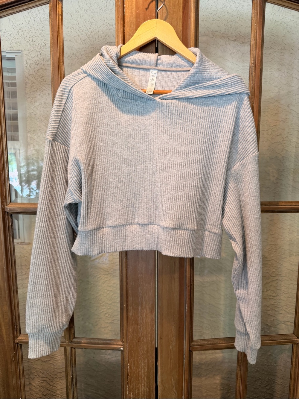 ALO Yoga Cropped Ribbed Hoodie Sweater in Light Gray